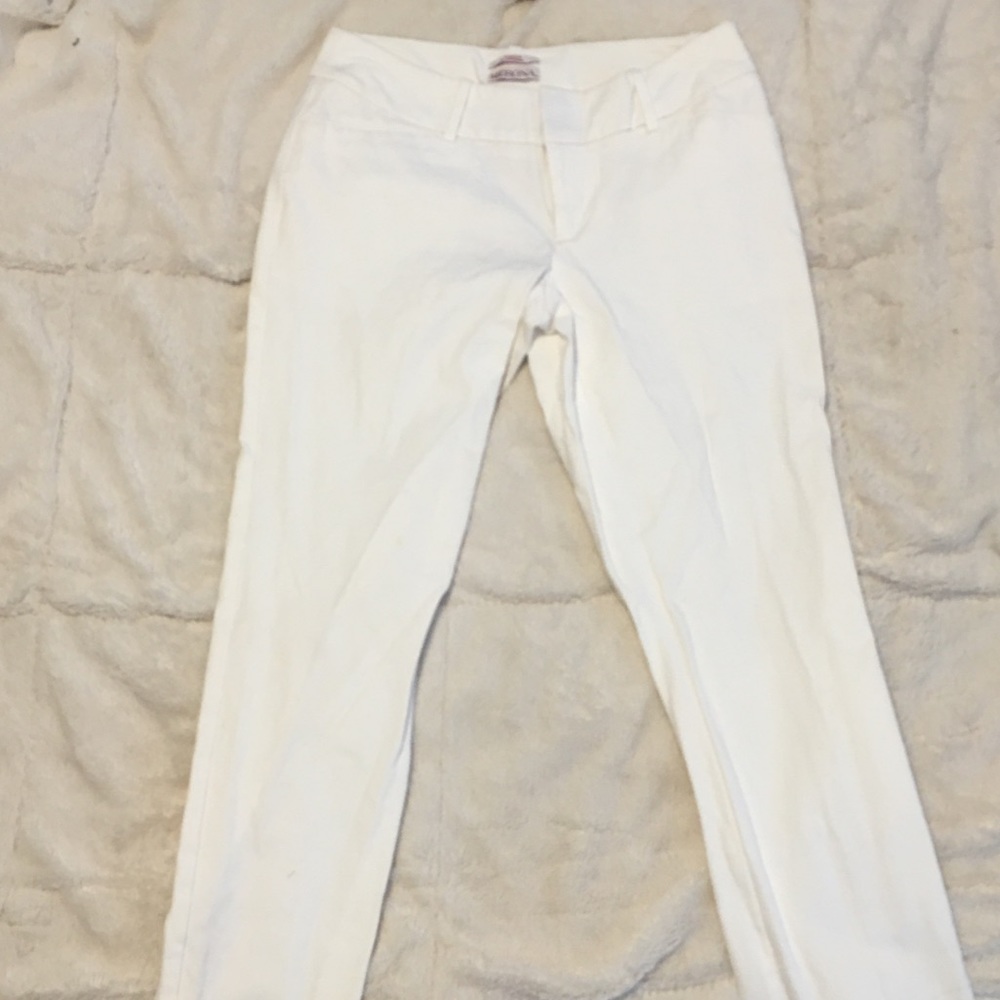 White stretch straight less dress pants